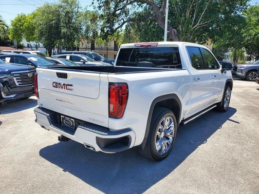 White Frost Tricoat 2023 GMC Sierra 1500 Denali