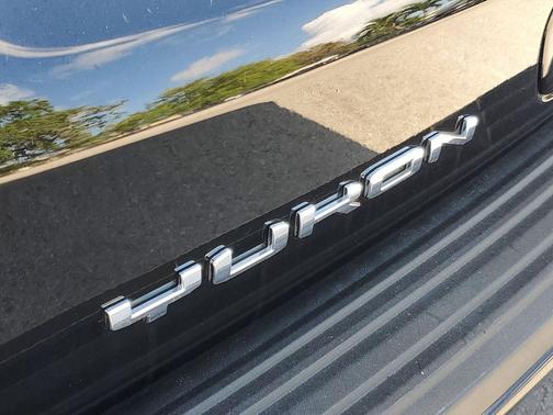 Onyx Black 2023 GMC Yukon SLT