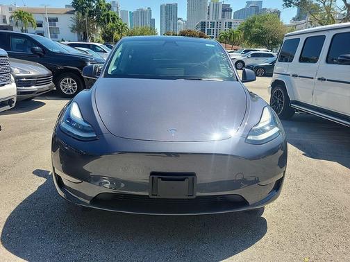 2022 Tesla Model Y Long Range Dual Motor All-Wheel Drive