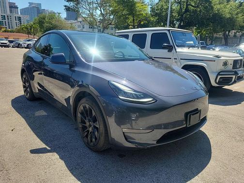 2022 Tesla Model Y Long Range Dual Motor All-Wheel Drive