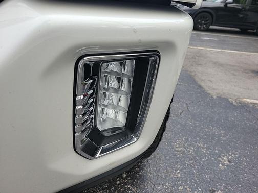 White Frost Tricoat 2021 GMC Sierra 2500 Denali