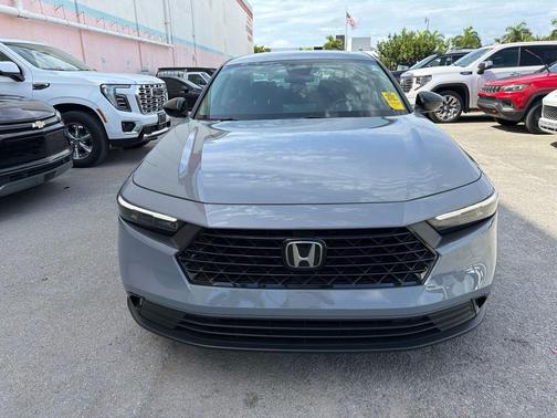 Urban Gray Pearl 2025 Honda Accord SE