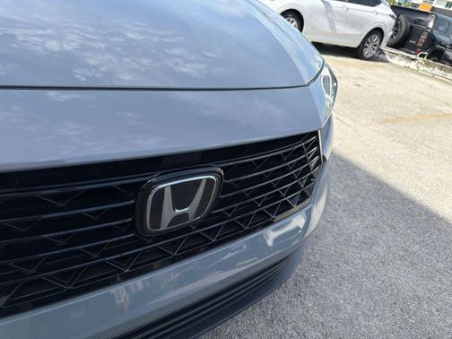 Urban Gray Pearl 2025 Honda Accord SE