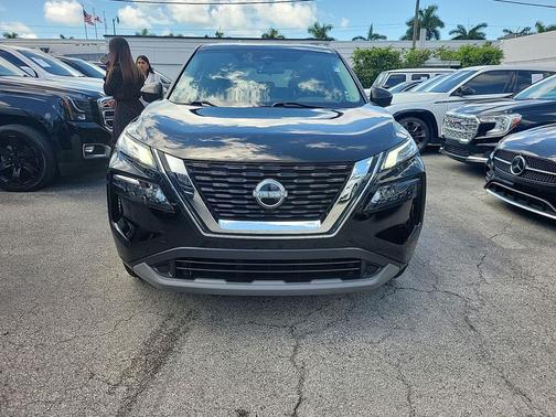 Super Black 2023 Nissan Rogue S