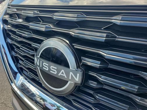 Super Black 2023 Nissan Rogue S