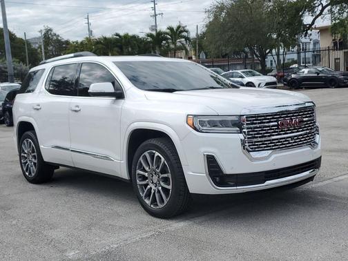 2023 GMC Acadia Denali