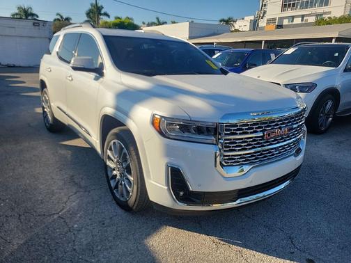 2023 GMC Acadia Denali