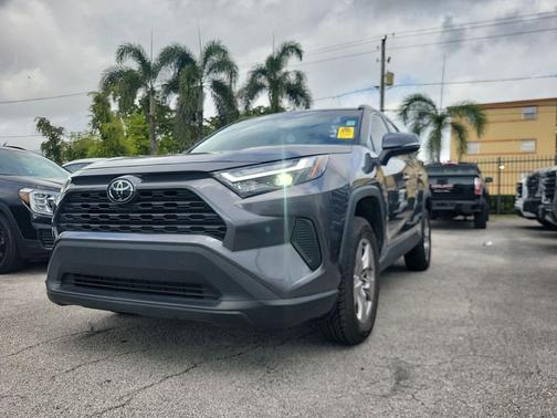 2022 Toyota RAV4 XLE