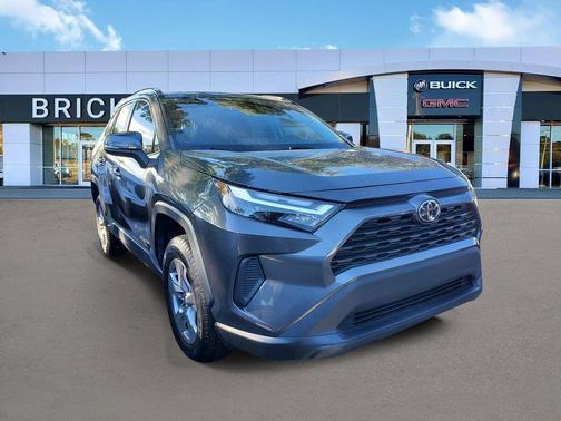 2022 Toyota RAV4 XLE