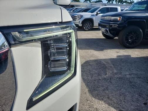 2022 GMC Yukon XL SLT