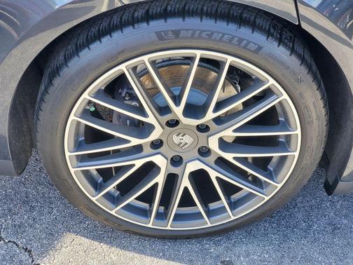 Volcano Grey Metallic 2024 Porsche Panamera Base
