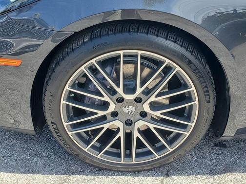 Volcano Grey Metallic 2024 Porsche Panamera Base