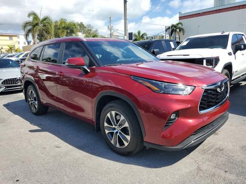 2025 Toyota Highlander XLE