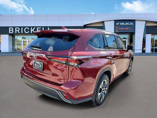 2025 Toyota Highlander XLE