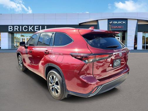 2025 Toyota Highlander XLE
