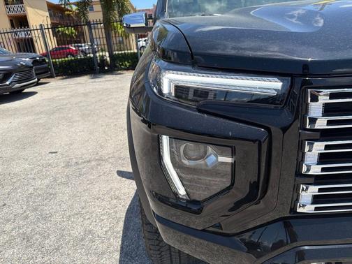 Onyx Black 2024 GMC Canyon Denali