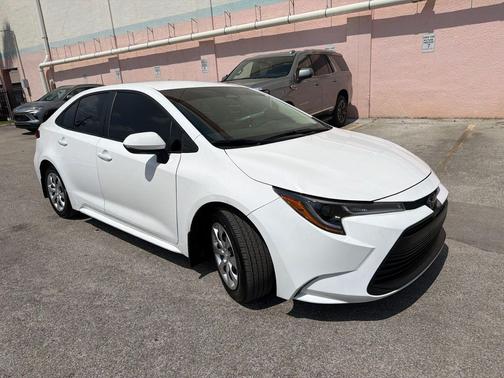 Ice Cap 2025 Toyota Corolla LE