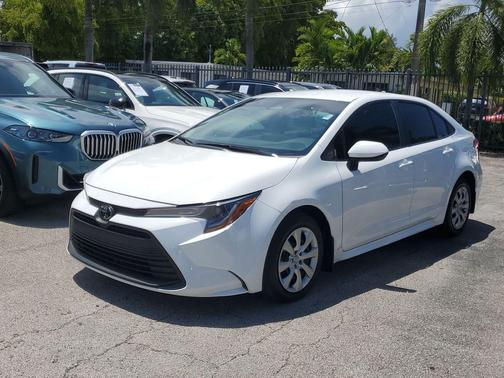 Ice Cap 2025 Toyota Corolla LE