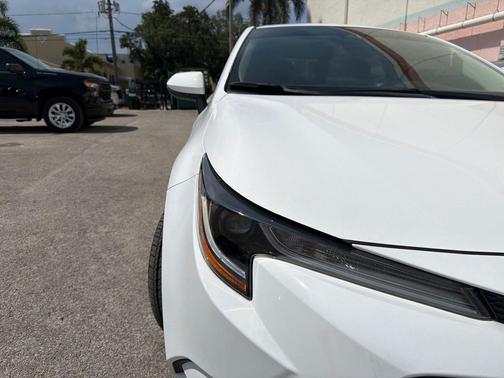 Ice Cap 2025 Toyota Corolla LE