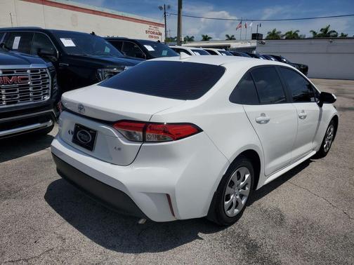 Ice Cap 2025 Toyota Corolla LE