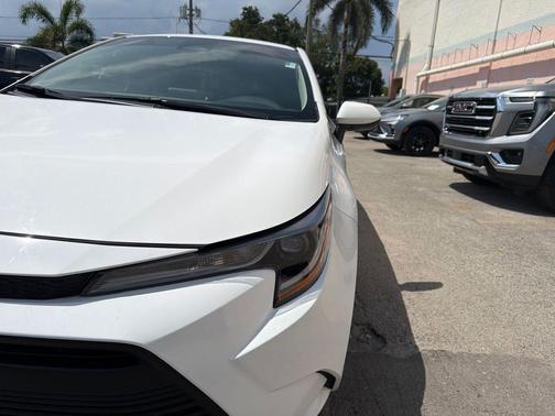 Ice Cap 2025 Toyota Corolla LE