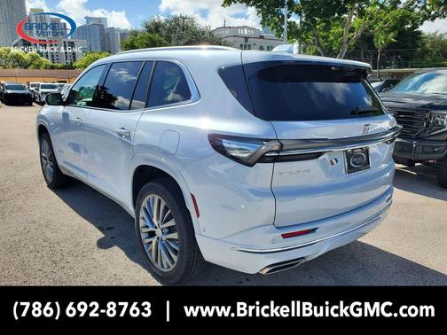 Iridescent White Tricoat 2026 Buick Enclave Avenir FWD