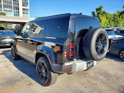 Santorini Black Metallic 2025 Land Rover Defender 110 P300