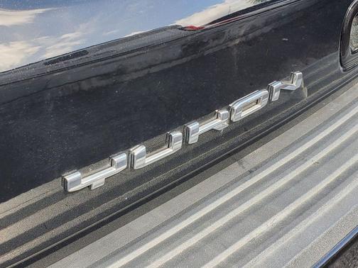 Onyx Black 2023 GMC Yukon SLE
