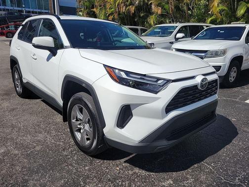 2025 Toyota RAV4 Hybrid XLE