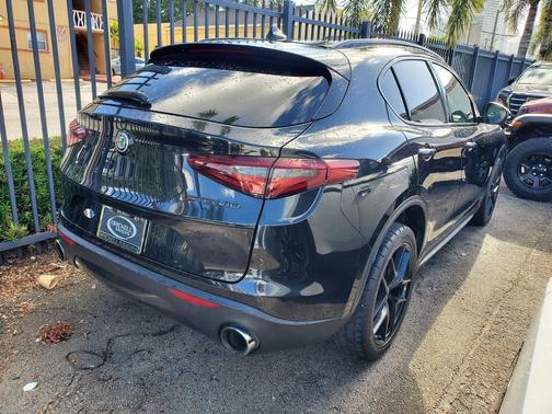Vulcano Black Metallic 2021 Alfa Romeo Stelvio Base