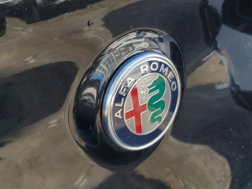 Vulcano Black Metallic 2021 Alfa Romeo Stelvio Base