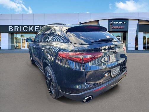 Vulcano Black Metallic 2021 Alfa Romeo Stelvio Base