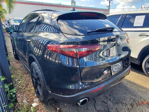 Vulcano Black Metallic 2021 Alfa Romeo Stelvio Base