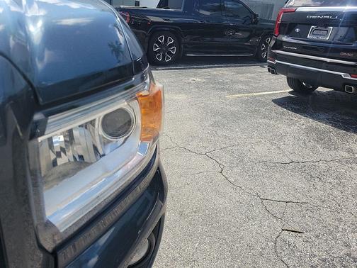 Dark Sky Metallic 2019 GMC Canyon SLE