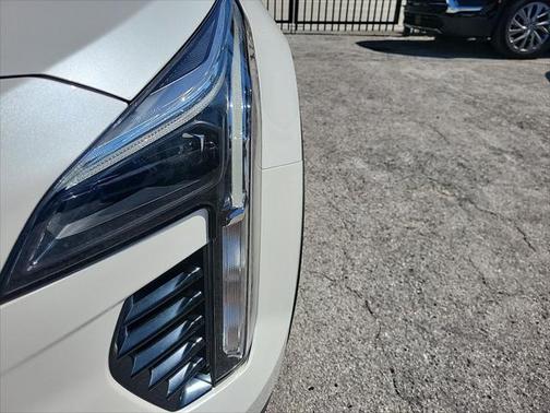 2022 Cadillac XT4 Premium Luxury
