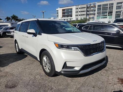 2024 Kia Carnival LX