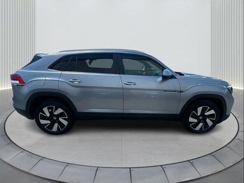 2024 Volkswagen Atlas Cross Sport 2.0T SE w/Technology 4MOTION