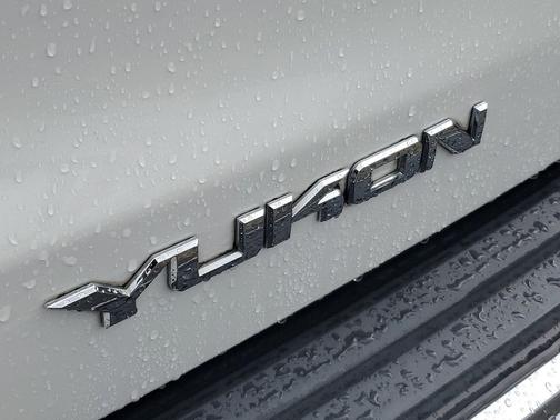 White Frost Tricoat 2020 GMC Yukon Denali