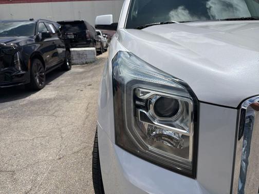 White Frost Tricoat 2020 GMC Yukon Denali
