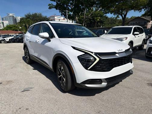 Glacial White Pearl 2024 Kia Sportage EX