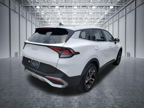 Glacial White Pearl 2024 Kia Sportage EX