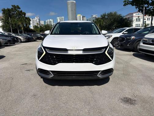 Glacial White Pearl 2024 Kia Sportage EX