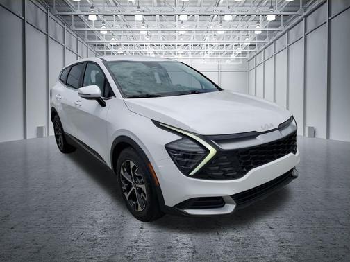 Glacial White Pearl 2024 Kia Sportage EX