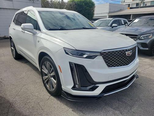2022 Cadillac XT6 Premium Luxury FWD