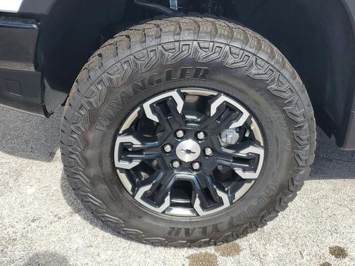 2025 Chevrolet Silverado 1500 ZR2