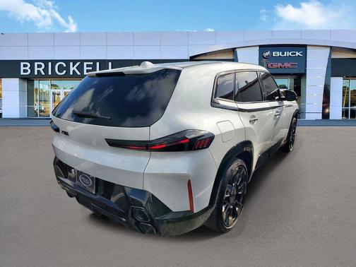 Mineral White Metallic 2023 BMW XM Base