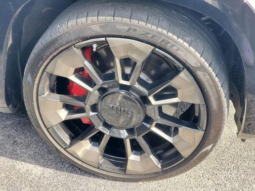 Mineral White Metallic 2023 BMW XM Base