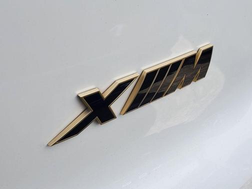 Mineral White Metallic 2023 BMW XM Base