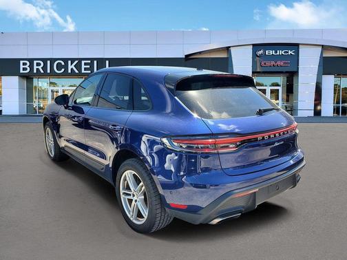Gentian Blue Metallic 2024 Porsche Macan Macan