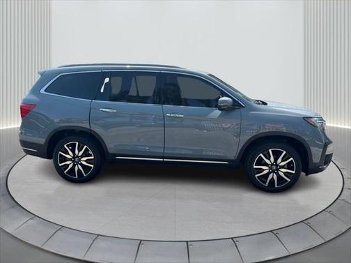 2022 Honda Pilot Touring 8-Passenger